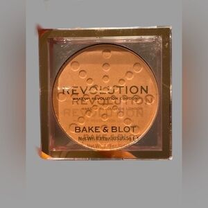 🩶Revolution Makeup Bake & Blot Powder
